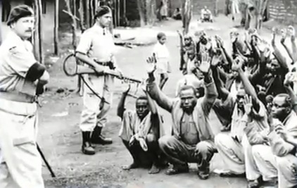 Entre 1951 y 1960 miles de kenianos fueron perseguidos y represaliados por su apoyo a la llamada insurgencia Mau Mau, un movimiento contrario a la presencia británica en Kenia y que se convirtió en el impulso para la independencia de ese país. Hombres mujeres y niños fueron encerrados en campos de concentración donde se cometían viles actos de tortura y maltrato. 