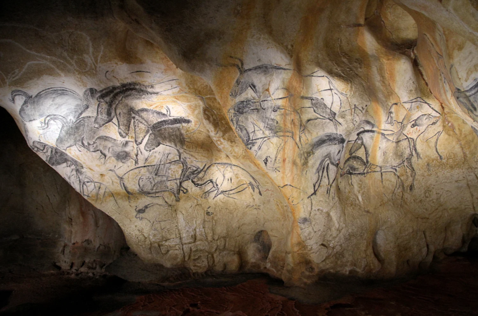 Réplica del Panel de los Caballos, visto originalmente en la cueva de Chauvet . El arte de Chauvet se ha datado entre 33.000 y 30.000 años de antigüedad.