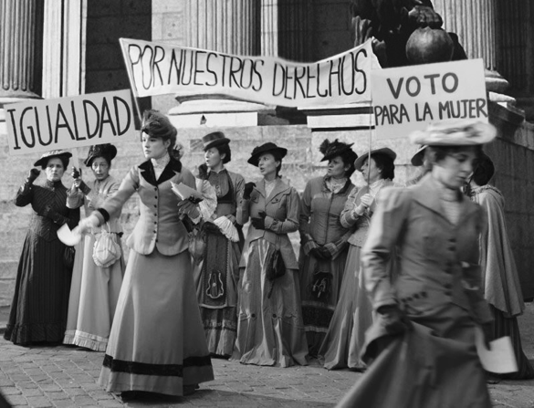 Mujeres luchando por sus derechos.