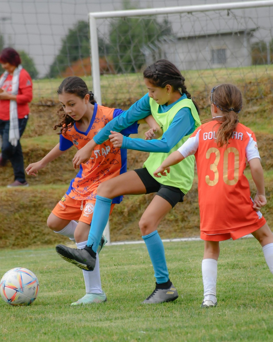 Adolescentes en el fútbol