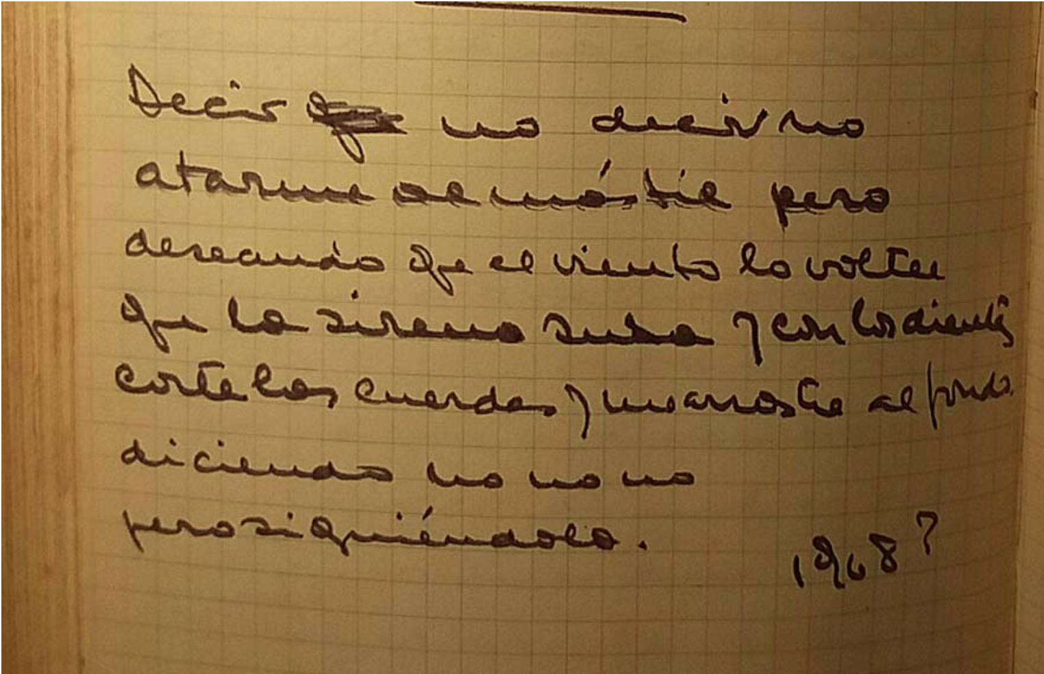 Decir no decir no  atarme al mástil pero  deseando que el viento lo voltee  que la sirena suba y con los dientes  corte las cuerdas y me arrastre al fondo  diciendo no no no  pero siguiéndola.