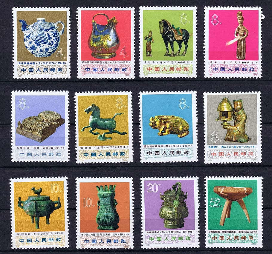 dieciséis sellos postales con diseños y objetos procedentes de China