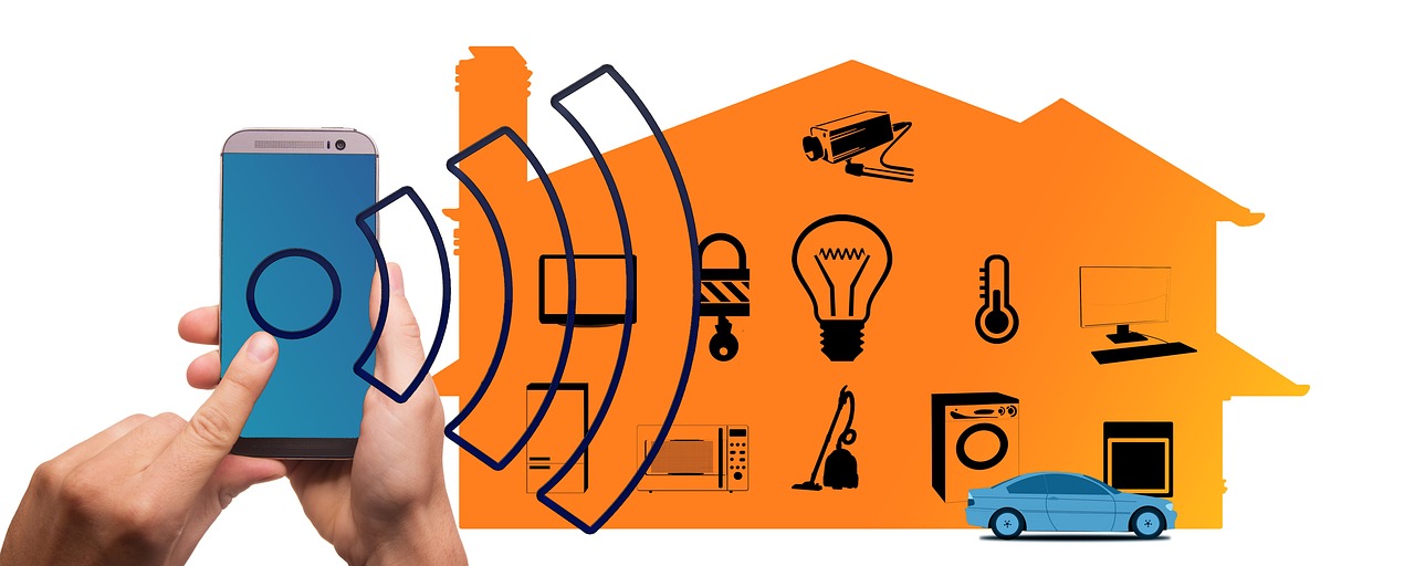 Casa inteligente, Casa y Tecnología Celular controlando sistemas de una casa domótica