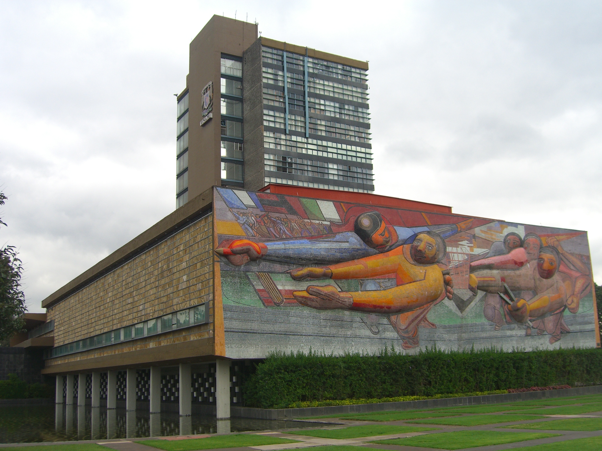 Mural pintado por el artista David Alfaro Siqueiros