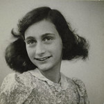 Ana Frank sonriendo