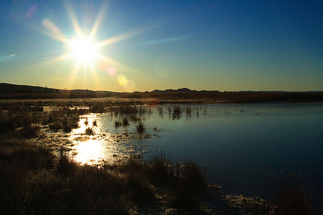 FOTO DE AMANECER EN UNA LAGUNA