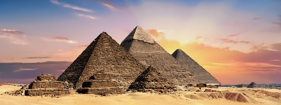Pirámides en el desierto (Egipto)