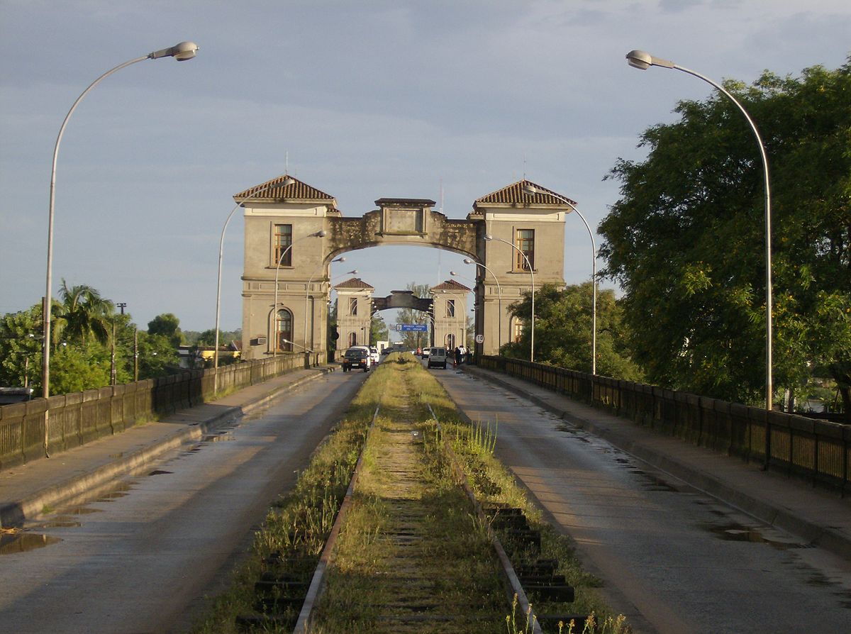Puente que une Yaguarón (Brasil) y Río Branco (Uruguay)