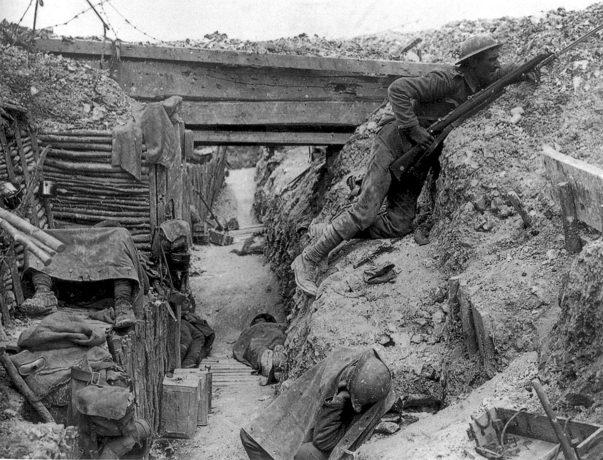 Trinchera alemana ocupada por soldados británicos, durante la batalla de Somme (Francia), julio de 1916.