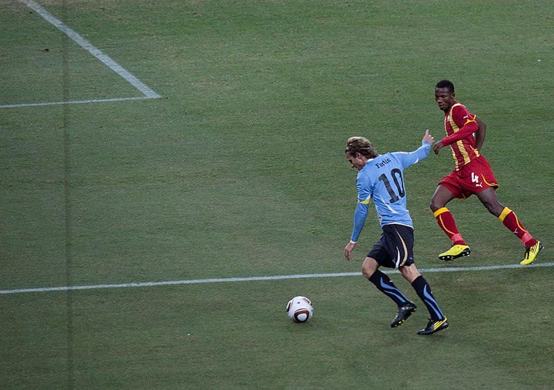 Forlán jugando