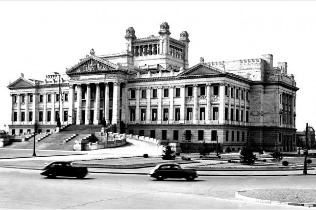 Frente principal del Palacio Legislativo