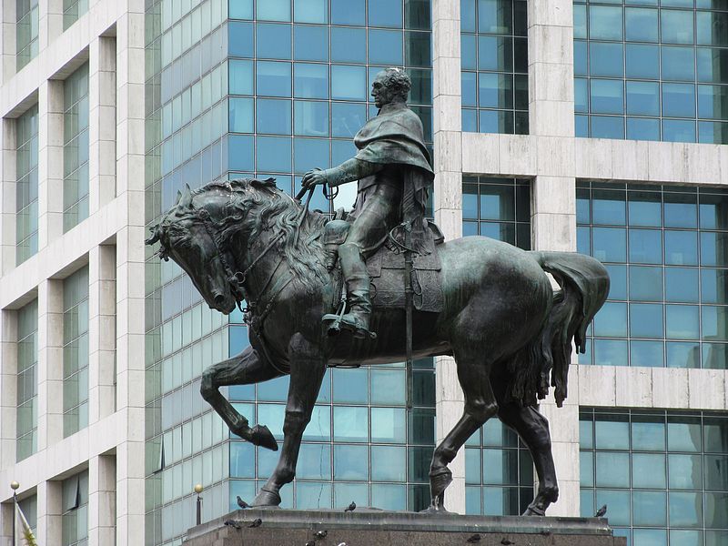 Escultura de Artigas montado a caballo. Plaza Independencia. Montevideo