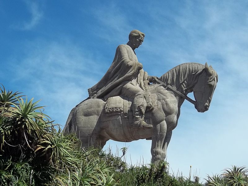 Escultura de Artigas montado a caballo. Cerro Artigas. Lavalleja