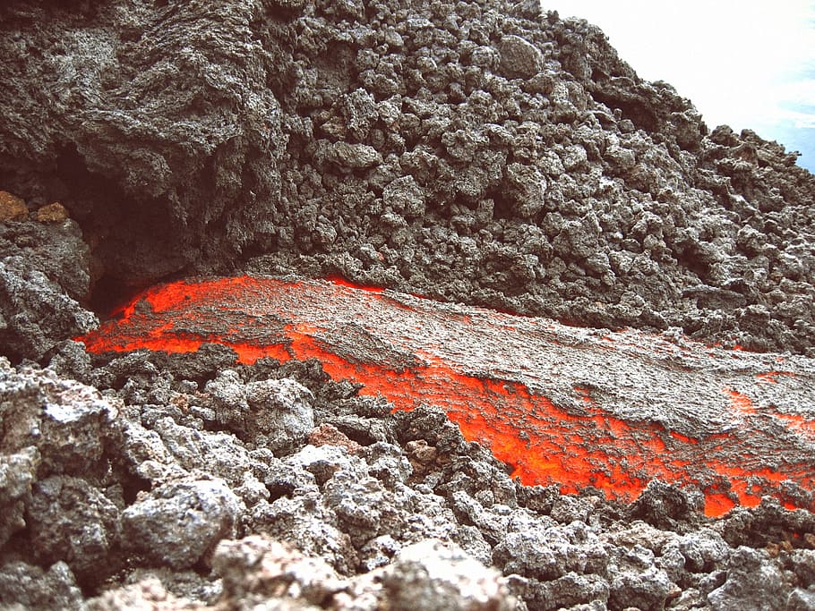 volcán en erupción