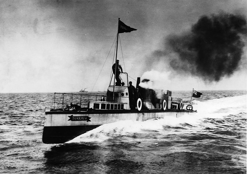 El Turbinia fue el primer barco propulsado con turbinas de vapor.