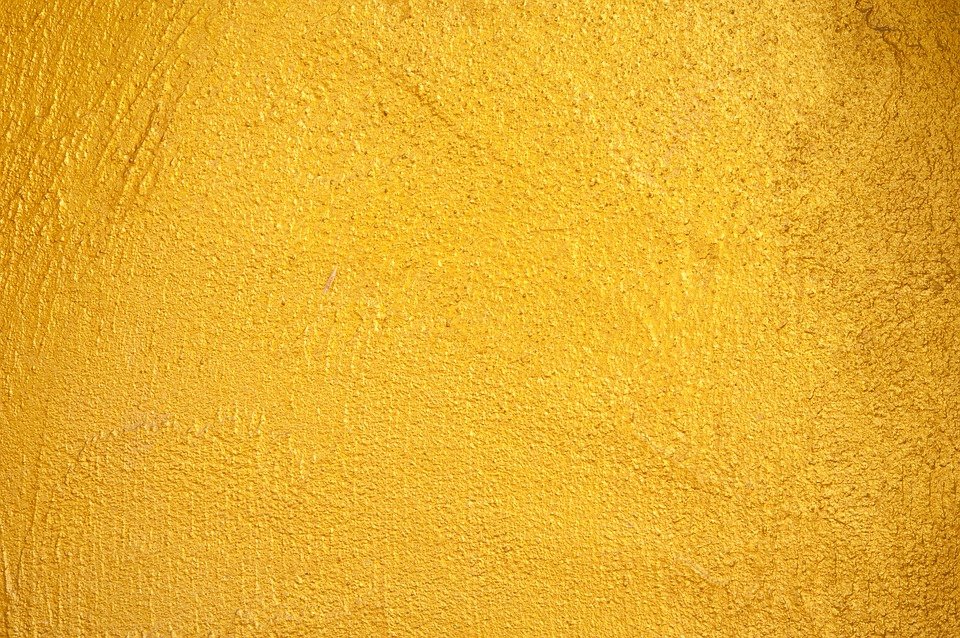 Pared de cemento pintada de amarillo