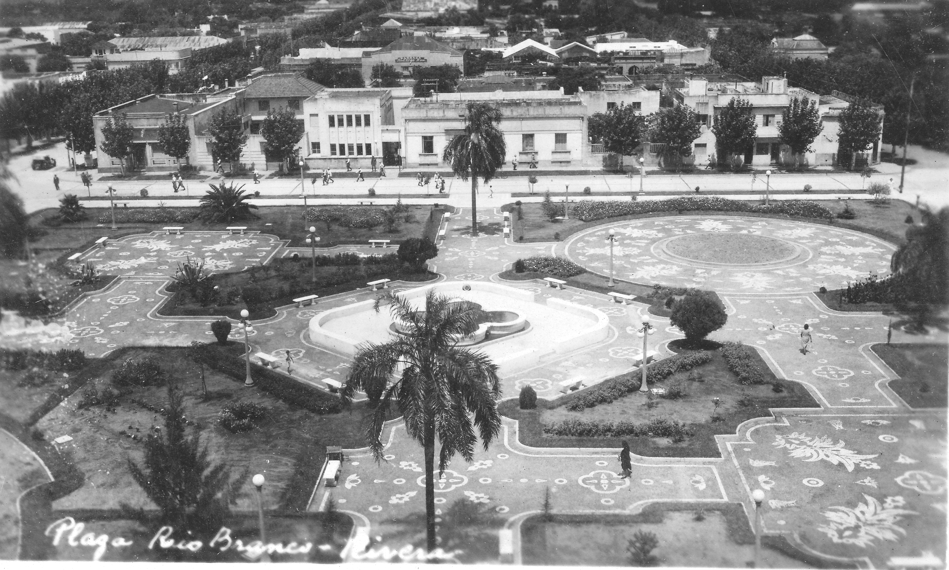 Retrato de la Plaza, se destaca el diseño y vegetación.
