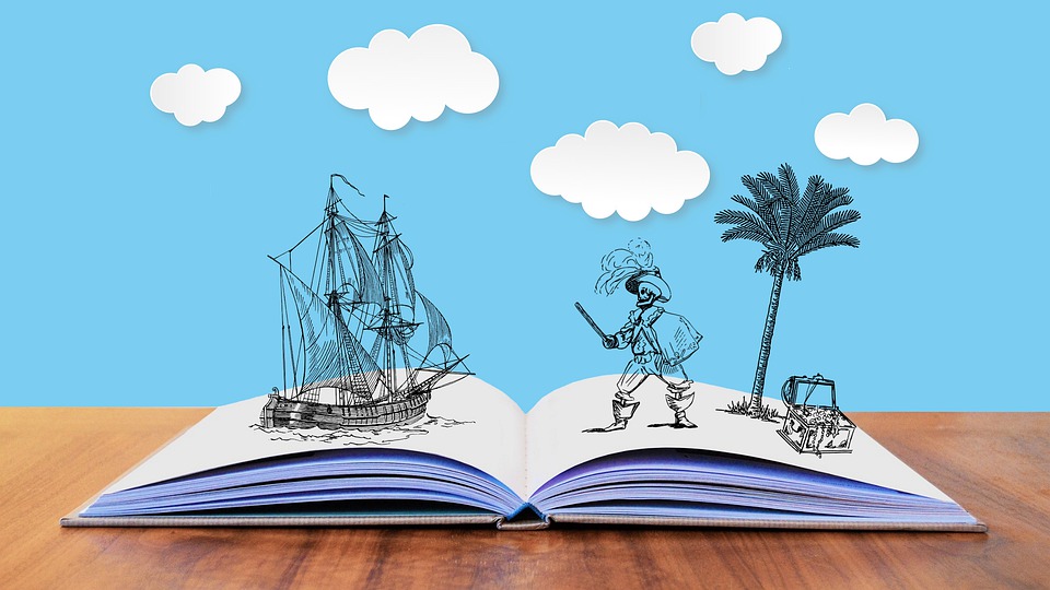 Ilustración de libro abierto con personajes de piratas y barcos