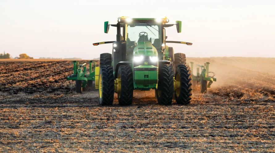 John Deere da un paso hacia el futuro con el primer tractor totalmente autónomo