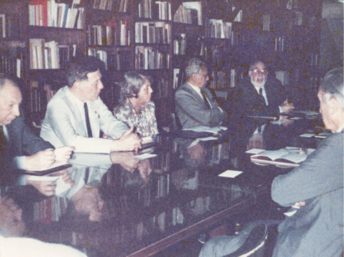 Pose en la Academia Argentina de Letras. Buenos Aires, 8 de noviembre de 1989.