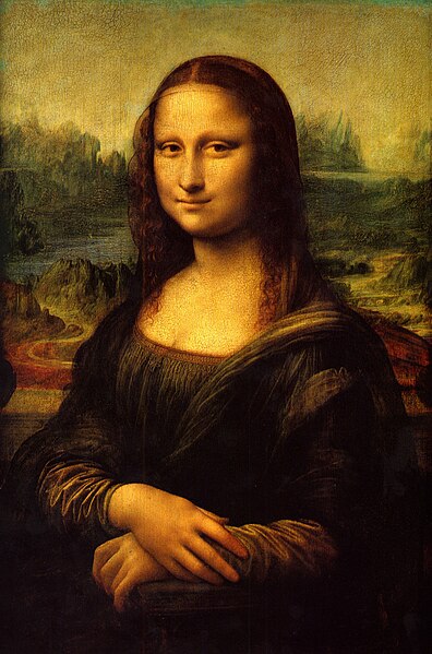Obra pictórica que representa a una mujer que está sentada con los brazos cruzados, mira de frente al espectador y esboza una sonrisa. En el fondo se observa un paisaje